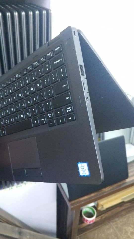 Dell latitude 5300 (2 in1) x360 convertible touch screen keyboard light