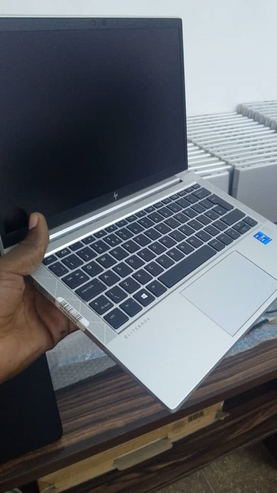 HP Elitebook 830g8  256SSD  16g RAM core i5 11th Gen face ID touchscreen  backlit 