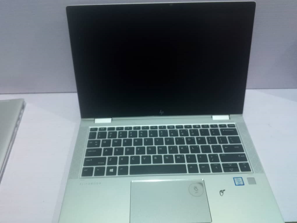 HP Laptop Elitebook 1030G4  256ssd ,  16G RAM Fingerprint biometrics FaceID  touchscreen windows 11