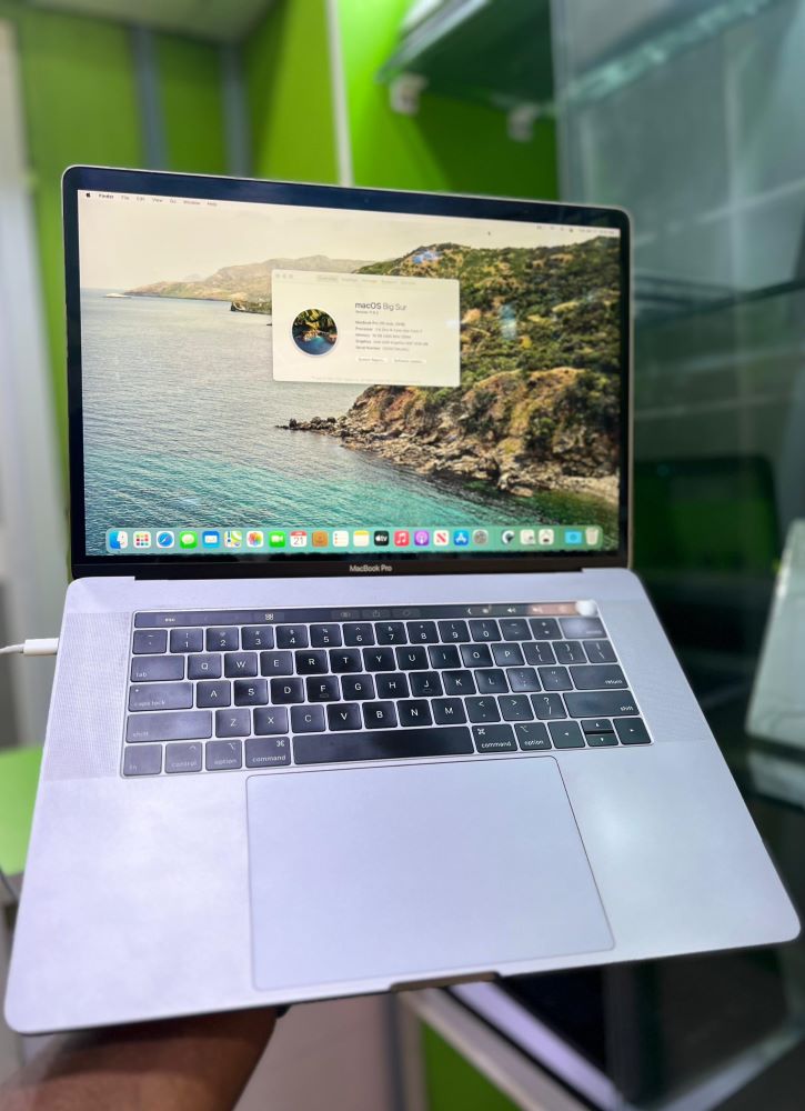 2018 Apple MacBook Pro 15-inch Core i7 16gb ram 256gb ssd 4gb Radeon Pro dedicated Graphics TouchBar ID 4Thunderbolt 3Port Silver and Gray 