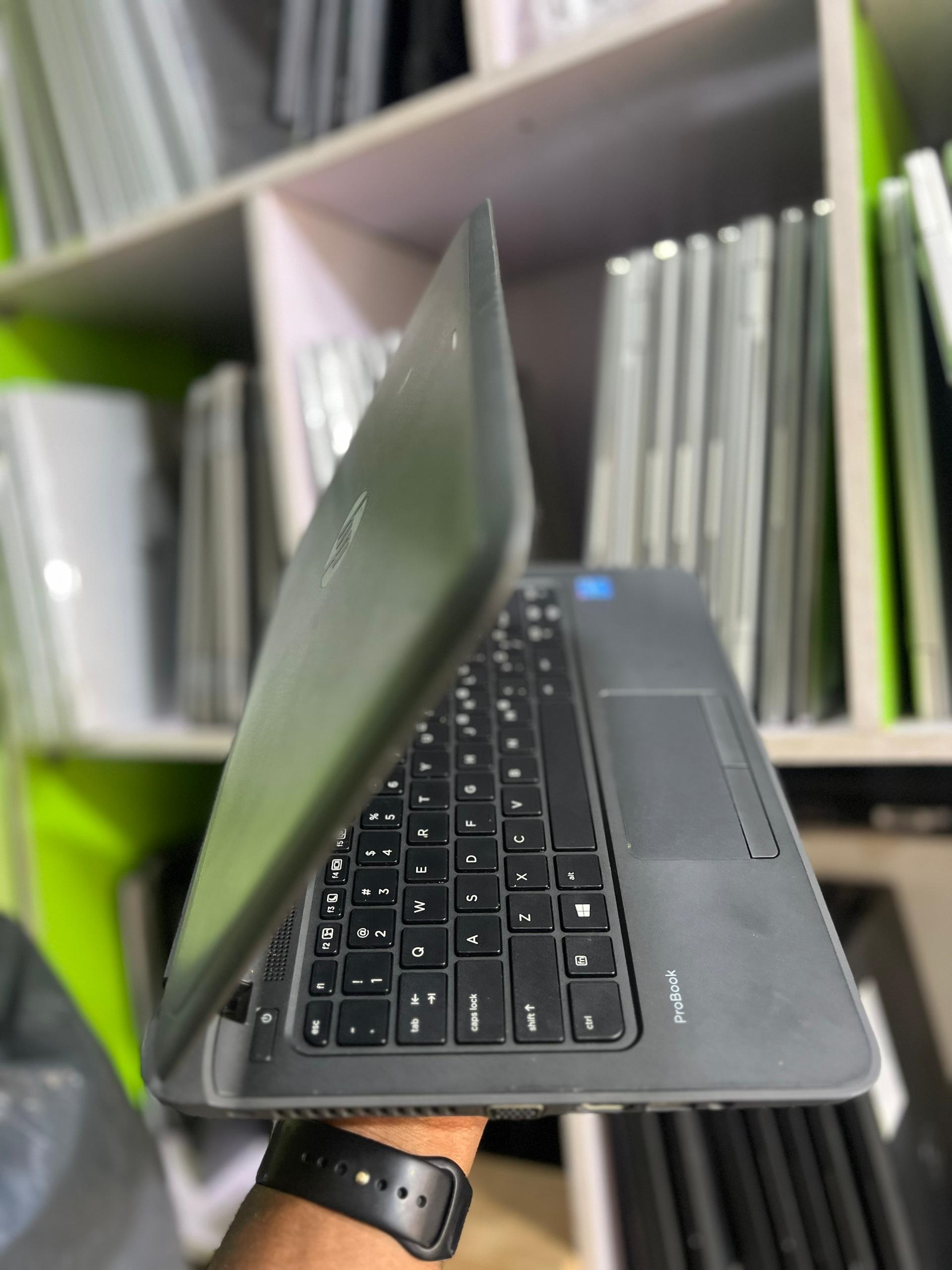 Hp Probook 11 e G2 intel inside 12-inch Touchscreen HDMI usb Vga  128gbssd 4gb ram 