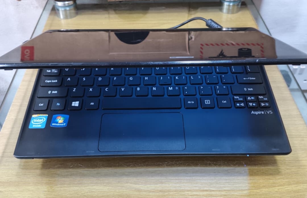 Acer Aspire V5 Intel celeron  320GHDD 4gb 11.6inches Non Touch 
