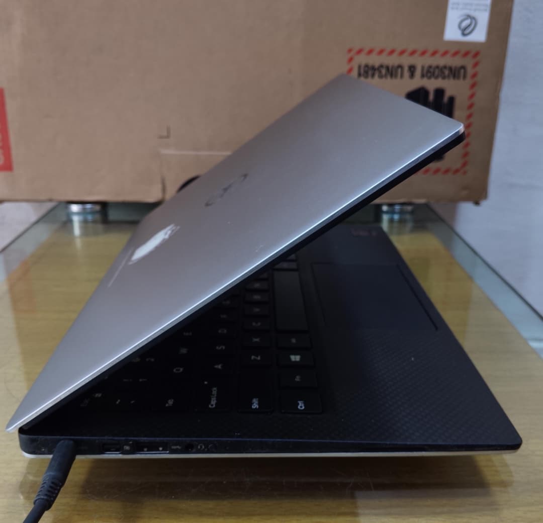 Dell XPS 256ssd 8gb i5 5th Gen Keyboard light Touchscreen 13 Inches(Portable) 