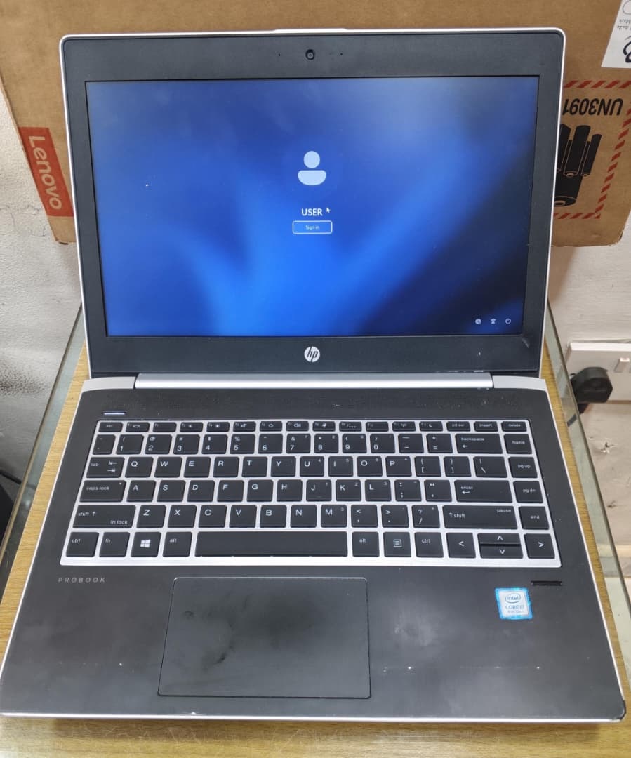HP Probook 430G5 256ssd 8gb core i7  8th Gen Keyboard Light Non Touch 14inches